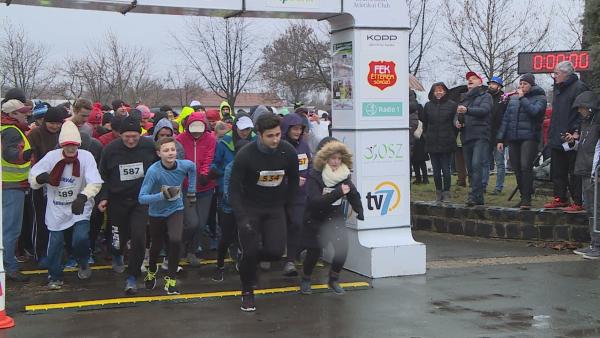 2017-ben az esős idő sem tántorította el a nevezőket, a Szilveszteri futástól. Fotó: Kugyelka Attila