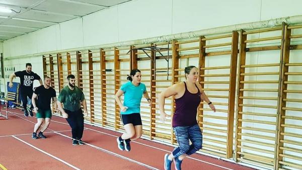 Márton Anita a sor elején, edzés közben (fotó: Márton Anita facebook oldala)