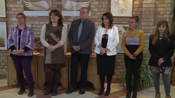 A Makói Művészeti Mozaik kiállítást január közepéig láthatják az érdeklődők a csorvási művelődési ház aulájában és galériáján. Fotó: Kugyelka Attila