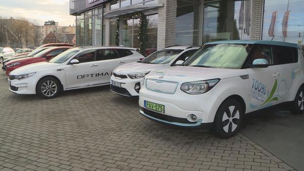 2017-ben 20 százalékkal több új autót értékesítettek, mint 2016-ban, ennek hatására a használt gépjárművek eladási száma is elemelkedett. Fotó: Kugyelka Attila