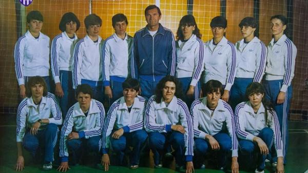 A csabai csapat 35 évvel ezelőtt szerzett ezüstérmet a Vasas mögött (Fotó: elorenkse.hu)