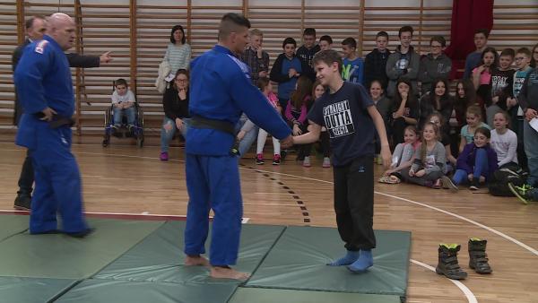 Ungvári Miklós olimpiai ezüstérmes cselgáncsozó a Lencsési iskolában járt 2017-ben (Fotó: Kovács Dénes)