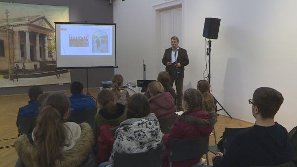 Szerdán a helytörténeti sorozat harmadik előadása a jobbágyok adózásáról és az ehhez szorosan kötődő örökváltság szerződéséről szólt.
Fotó: Tóth Áron