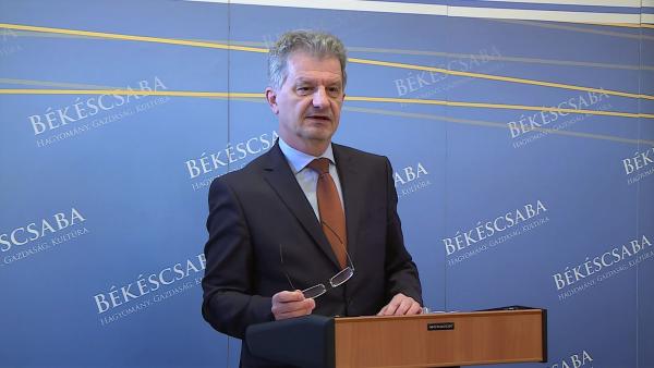 Szarvas Péter, Békéscsaba polgármestere sajtótájékoztatón, 2018.01.26-án. Fotó: Kovács Dénes