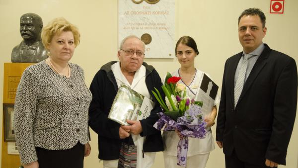 (b.-j.) Greksza Lászlóné, Hunya István, Dalacsi Réka és Duray Gergő a Magyar Ápolók Napja alkalmából tartott köszöntésen. Fotó: Melega Krisztián