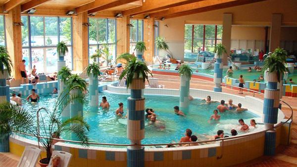 Két Békés megyei fürdő is csatlakozott a Strandok éjszakája országos akcióhoz. Fotó: termalfurdo.hu