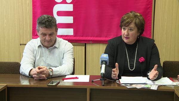 Hrabovszki György és Gurmai Zita a békéscsabai sajtótájékoztatón. Fotó: Ujházi György