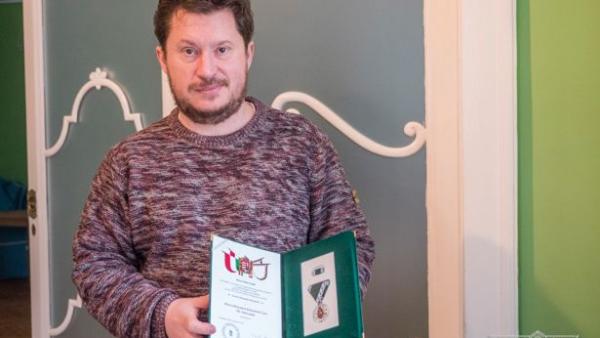 Az állami kitüntetés és újdonsült tulajdonosa (Fotó: Rosta Tibor)