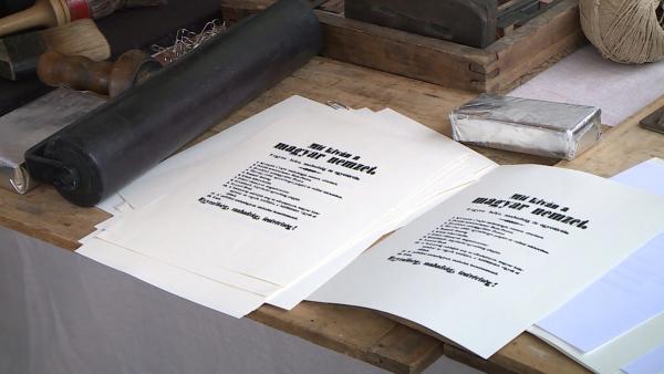 A békéscsabai központi ünnepségre sok család látogatott ki. A megemlékezés mellett számos program várta főként a gyerekeket az esemény kísérőrendezvényeként. Fotó: Kovács Dénes