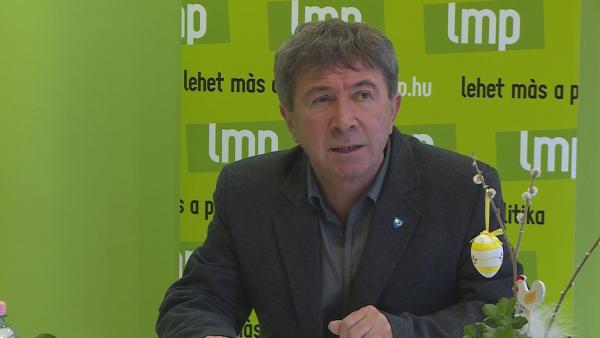 Az LMP önkormányzati képviselője emellett kiemelte:  a pozitív döntések sorába tartozik, hogy a szociális intézményekben a térítési díjak ebben az évben nem nőnek. Fotó: Barna Tamás