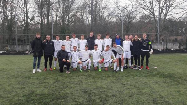 Az U19-es csapat

Fotók: Békéscsaba Labdarúgó Akadémia
