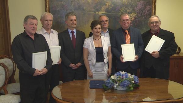 Scholtz Endre festőművész, Szőke Sándor szobrászművész, valamint Mészáros Mihály, Tomanek Gábor és Szőke Pál színművész kapott díjat. Fotó: Tóth Áron