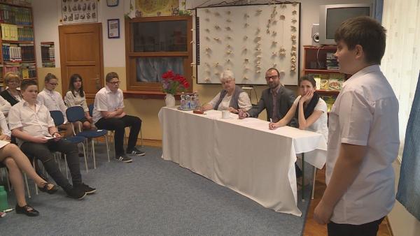 Az Erzsébethelyi Általános Iskolában rendezték meg a városi prózamondó verseny az általános iskolásoknak.