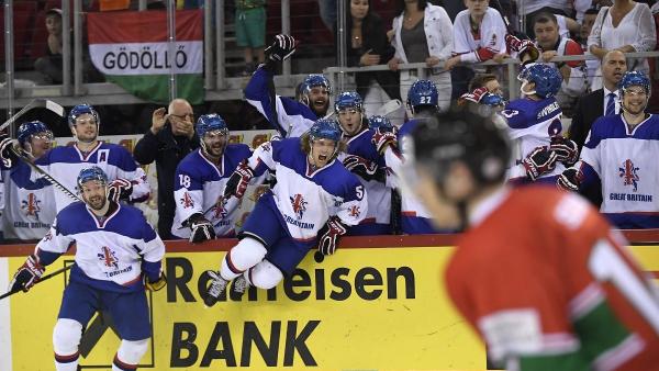 A brit játékosok ünnepelhettek a drámai meccs végén (MTI Fotó: Kovács Tamás)