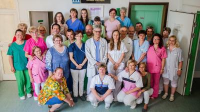 Az Orosházi Kórház Szülészet- Nőgyógyászati Osztályának kollektívája. Fotó: Melega Krisztián/Orosházi Kórház