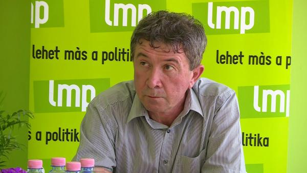 Takács Péter a májusi, közgyűlési határozatokat értékelő sajtótájékoztatón 2018.05.29.-én. Fotó: Ujházi György