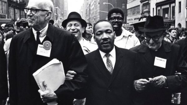 Benjamin Spock Martin Luther King oldalán