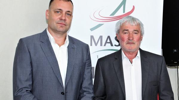 Gyulai Miklós elnök (b) és Tóth Sándor