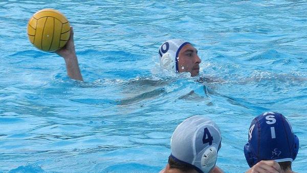 Ajtai Miklós igyekszik becserkészni az ellenfél kapuját, nem is rosszul, ugyanis négy gólig meg sem állt az Újpest ellen (fotó: csabapolo.hu)