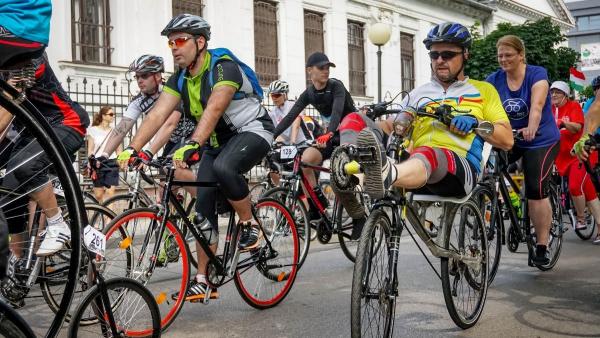 A 21. Békéscsaba-Arad-Békéscsaba Szupermaraton képekben. A galériáért kattintson a fotó jobb szélén található nyílra! Fotók: Varga Diána
