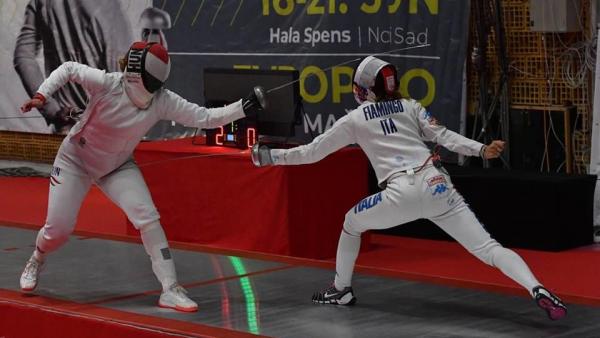 Az olimpiai bajnok Szász-Kovács Emesével (b) a soraiban sem jutott a csapat a legjobb nyolc közé (Fotó: hunfencing.hu)