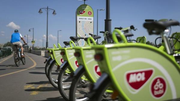 mti :Fotó .Hídnál Margit A Bubi