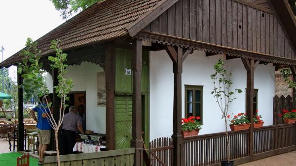 Ezt a gyönyörű podsztyenás házat is megnézheti a hétvégén, ha ellátogat a Szent István térre - a kép jobb oldalán található nyíllal lapozhat a galériában (fotók: Milyó Pál)