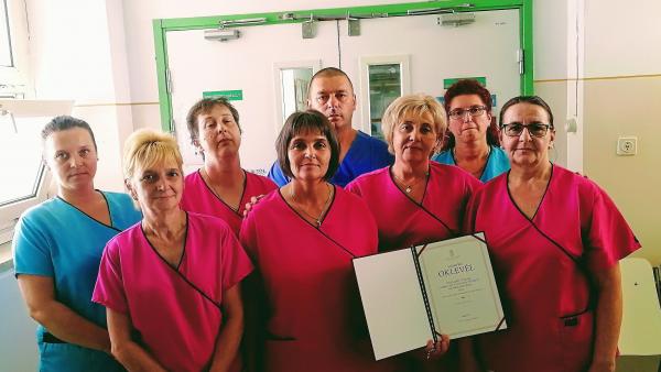 A kitüntetésben részesített kollektíva. Fotó: Melega Krisztián/Orosházi Kórház