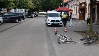 Gyulán a Városház utcában összeütközött két kerékpáros (fotó: police.hu)