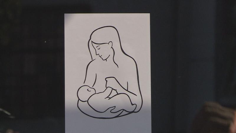 Egyre több helyen biztosítanak a kismamáknak elkülönített, intim helyiséget a gyermekeik szoptatásához Békéscsabán. Fotó: Tóth Áron