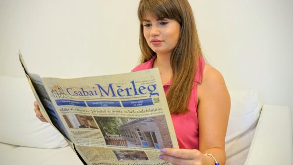 Kollégánk, Szendi Rita már a legfrissebb újságot lapozza! Fotó: behir.hu