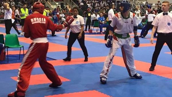 Szász Kristóf (fehérben) orosz ellenfelet búcsúztatott (Fotó: Békéscsabai Lakótelepi SE)