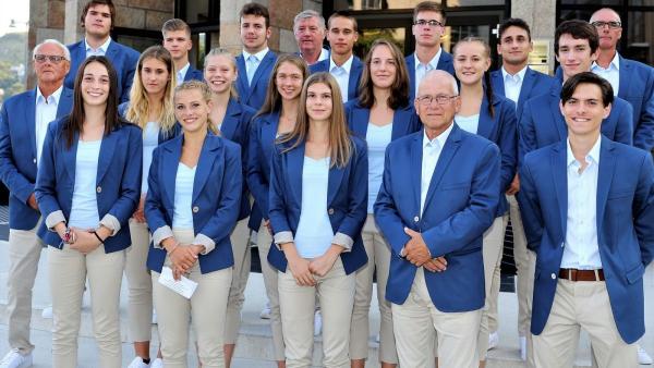 Apáti Bence (első sor jobb szélén) is ott van a tizenhat tagú atlétika csapatban (Fotó: Kopp Békéscsabai Atlétikai Club)