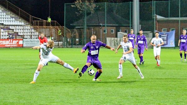 Urbin itt még lilában, éppen a Balmazújváros ellen (Fotó: Milyó Pál)