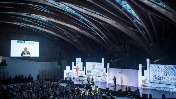 Orbán Viktor miniszterelnök beszédet mond a Puskás Akadémia Sport- és Konferenciaközpont átadó ünnepségén Felcsúton 2018. október 13-án (Fotó: MTI/kormany.hu)