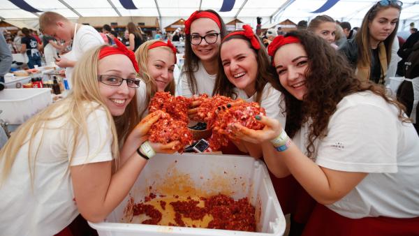 A tavalyi ifjúsági gyúrás. Fotó: Csabai Kolbászfesztivál