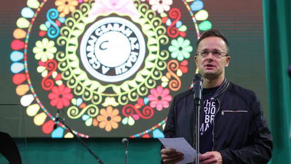 Szijjártó Péter a 22. Csabai Kolbászfesztiválon. Fotó: Csabai Kolbászfesztivál