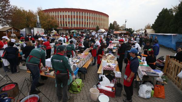 Forrás: Csabai Kolbászfesztivál