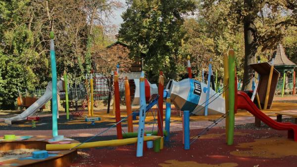 Birtokba vehetik a gyerekek a Széchenyi ligeti játszóteret Békéscsabán