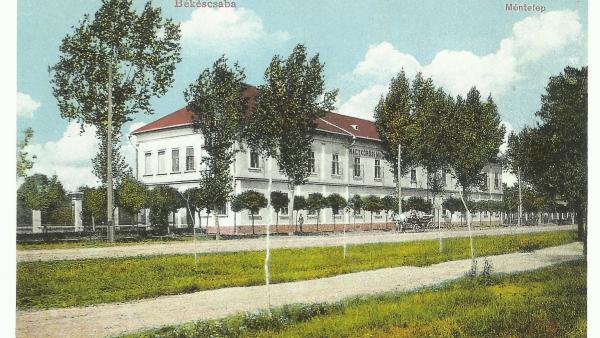 A méntelep képeslapfotója az 1930-as évekből