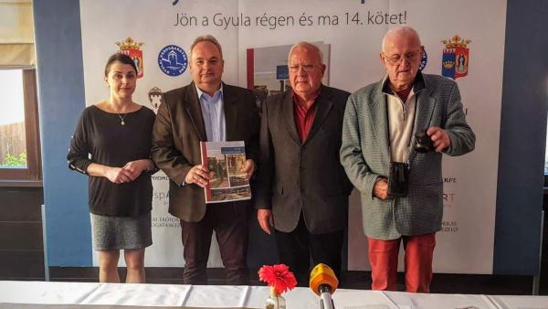 Bemutatták a Gyula régen és ma következő kötetét. Fotó: Kovács Dénes
