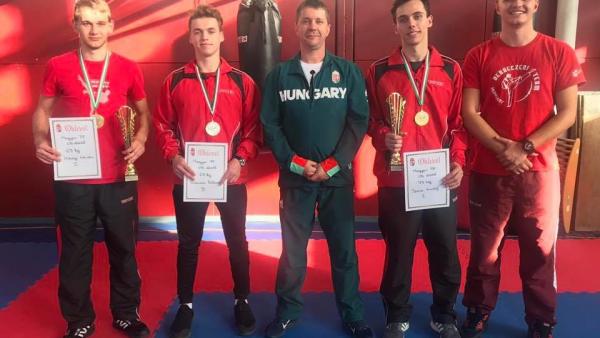 Az országos bajnokság után balról:
Hídvégi Nándor, Viczián Roland, Debreczeni Dezső edző, Szász Kristóf, Opauszki Dávid. Fotó: egyesület