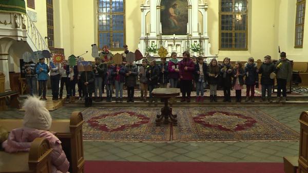 A kép jobb oldalán található nyílra kattintva lapozhat a galériában 