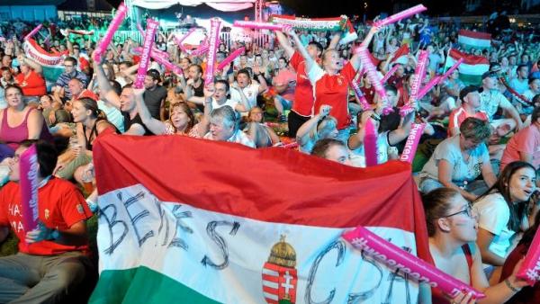 A 2017-es vizes vébé szurkolói zónáiban is kiváló hangulat uralkodott (Fotó: MTI/Kovács Attila)