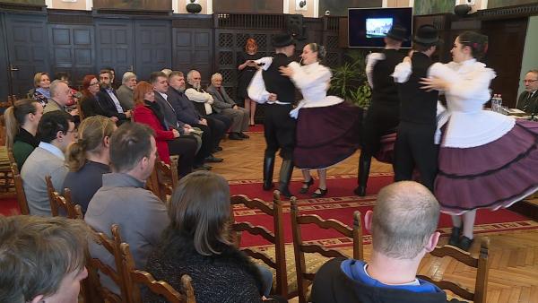 A Balassi Táncegyüttes produkciója a bemutatón (fotó: Ujházi György)