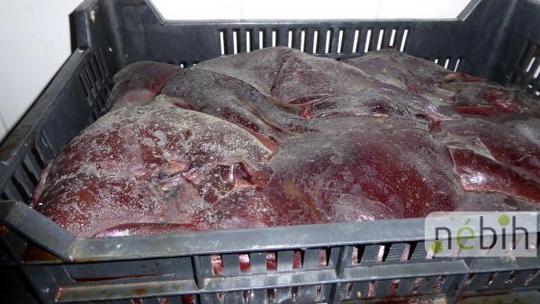 Erősen kifogásolható környezetben tárolták a húsokat a pusztaföldvári üzemben. Fotó: Nébih