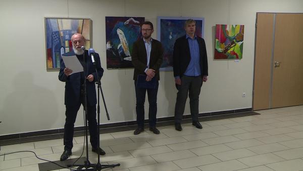 A Békéstáji Művészeti Társaság kiállítása a Csabagyöngyében. Fotó: behir.hu