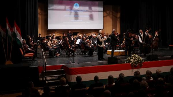 A Békés megyei szimfonikus Zenekar és a Muzsikás Együttes közös ünnepi hangversenye Fotó: Tóth Áron