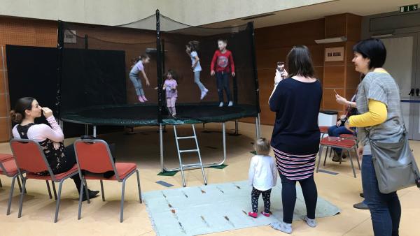 Gyerekparadicsomot rendeztek be a szerevezők szombaton, a Csabagyöngye Agóra termében. Fotó forrás: behir.hu