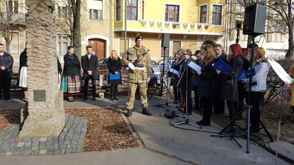 Békéscsabán a városi megemlékezést a kommunizmus áldozatainak állított emlékműnél rendezték meg. Fotó: Kovács Dénes